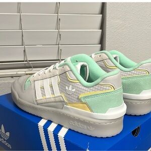 NWT Adidas Originals Men's Forum Exhibit Low Shoes - Grey/Mint/White - HQ7111